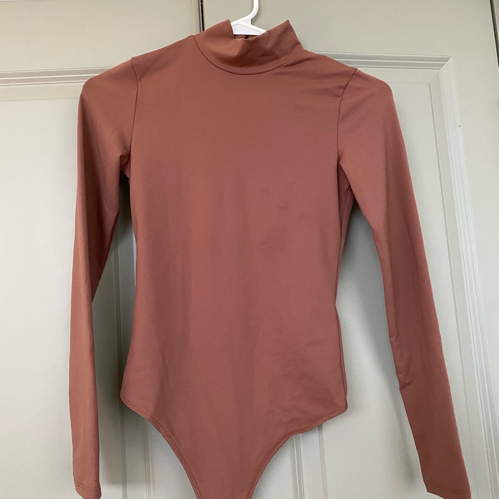 Abercrombie body suit—NWT, see description regarding color!!! Size xs